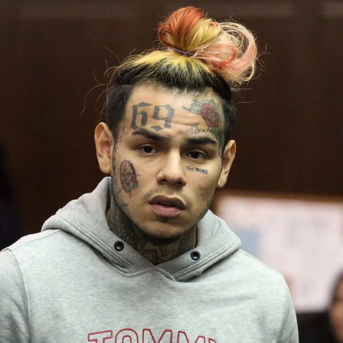 6ix9ine Dances With Danger By Flexing $1 Million Cash And Dropping Location