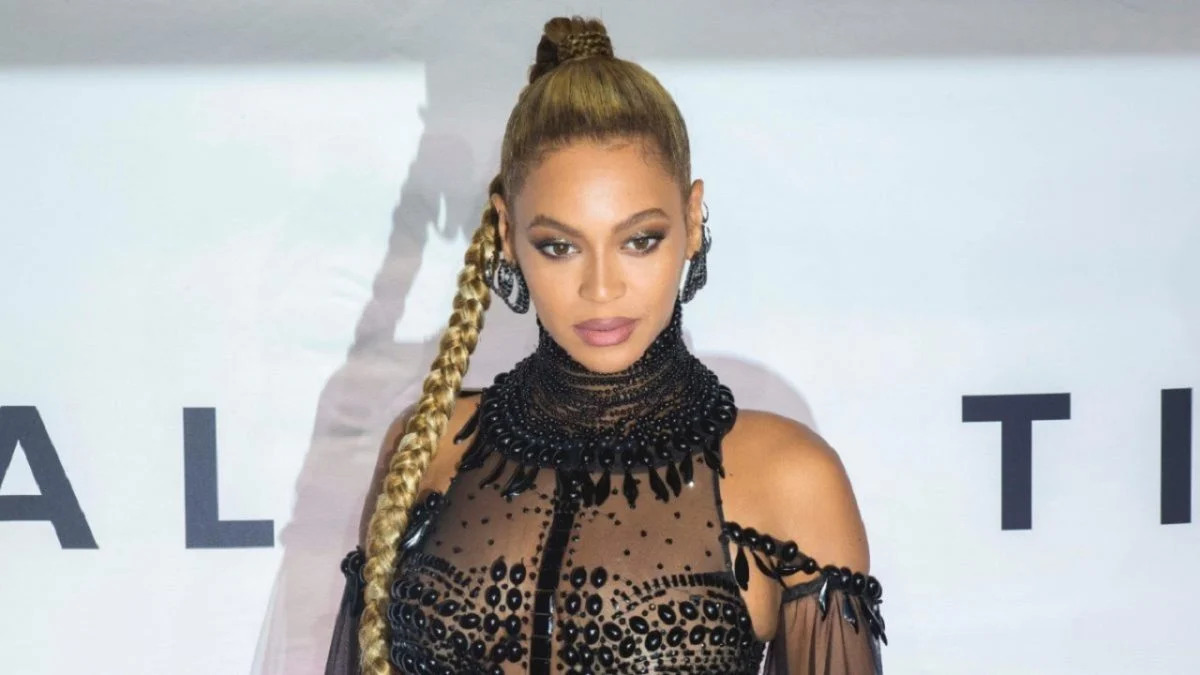 Lucky Fans Receive Free Renaissance Tour Merchandise From Beyoncé.