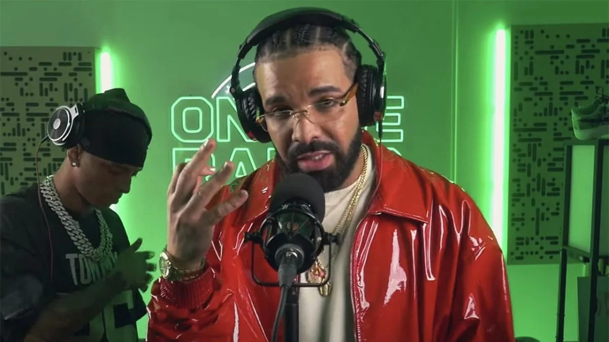 Drake Compares Himself To ‘Decent Guys’ Jesus & Julius Caesar In New Freestyle