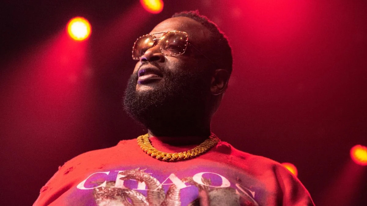 Rick Ross Flexes On ‘Crab N-Ggas’ By Feasting On Giant 10-Pound Crustation