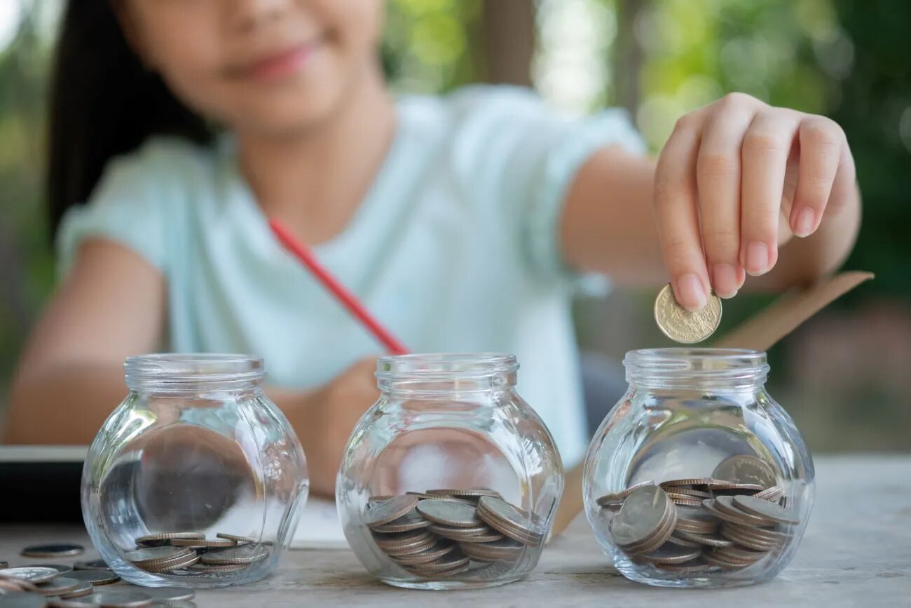 4 Steps To Help Kids Learn To Save Money Early.