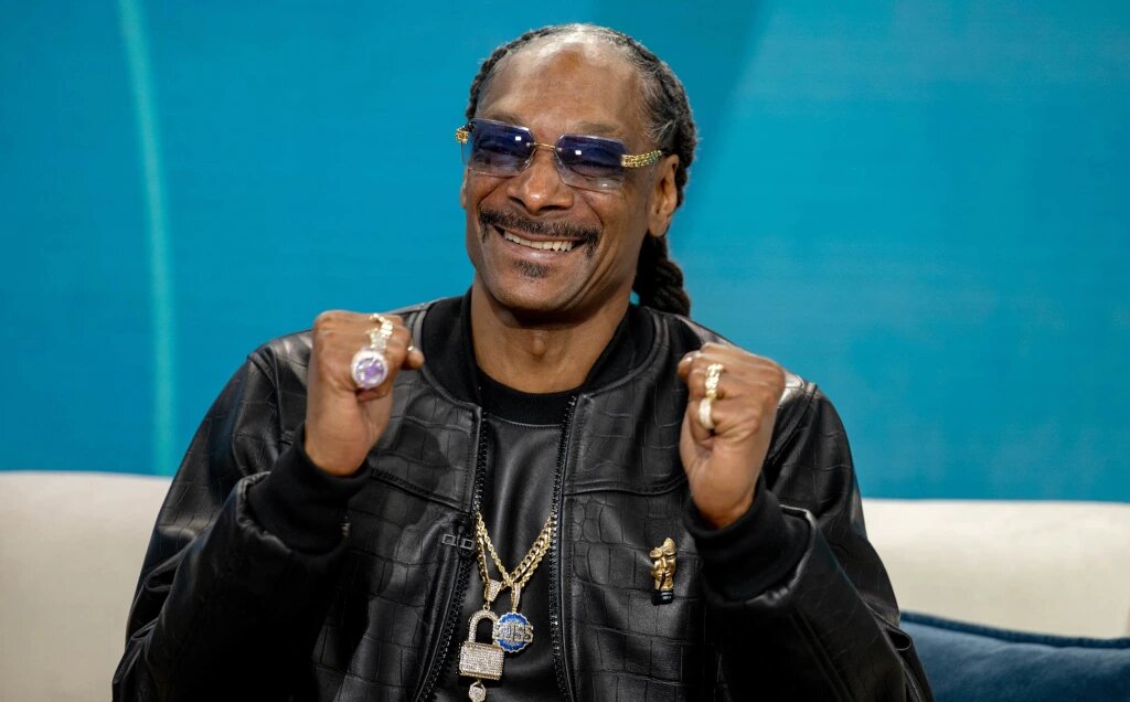 Snoop Dogg Revisits 1993 VMA Moment And Welcomes His Eighth Grandchild.