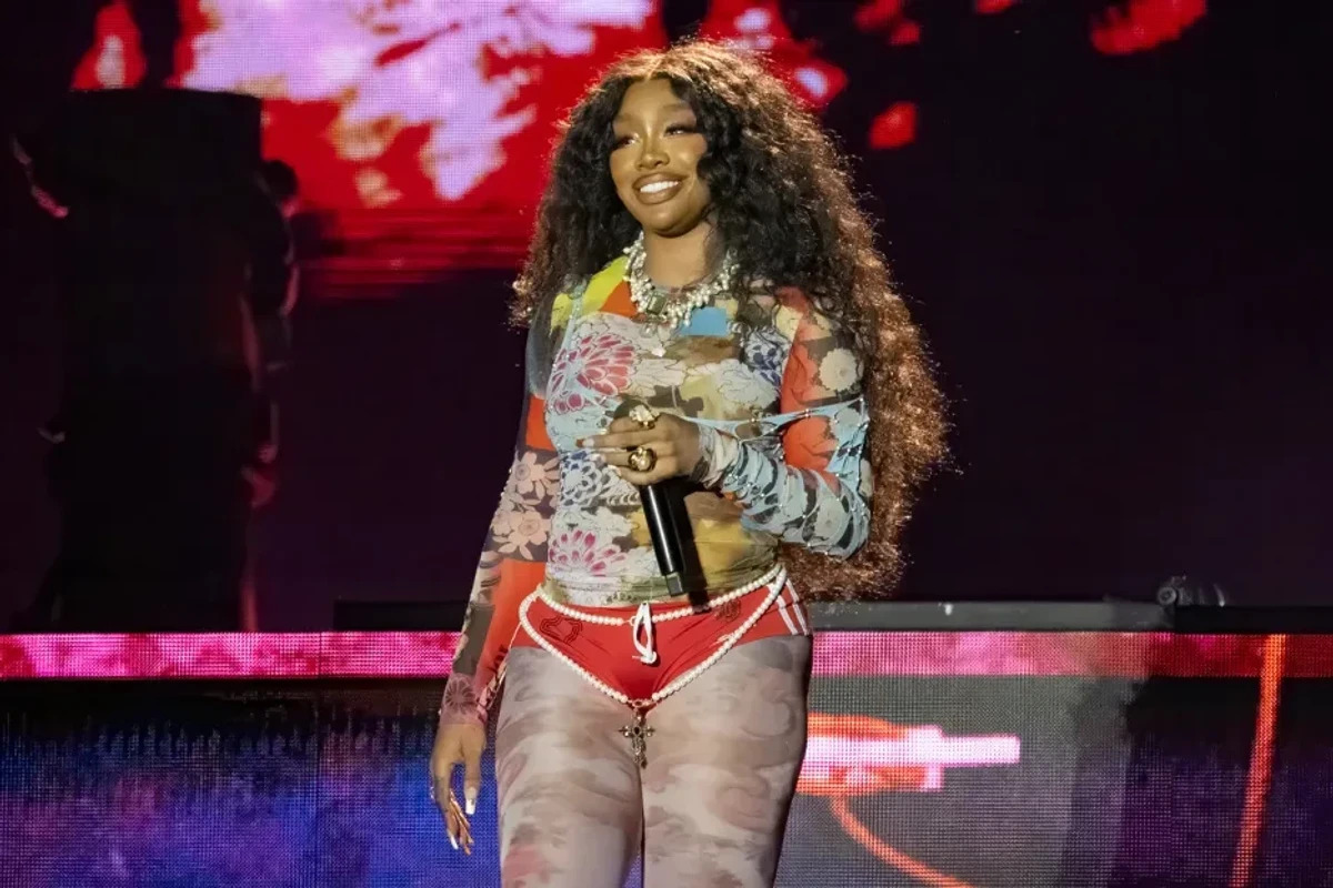 SZA Surprises Fan with Free Tickets and Onstage Shoutout at Foxborough Stop of Grand National Tour.