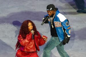 SZA Thanks Kendrick Lamar Onstage During Grand National Tour Stop.