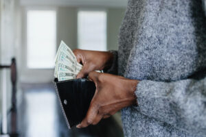 How Much Cash Should You Carry Daily? Experts Weigh In.