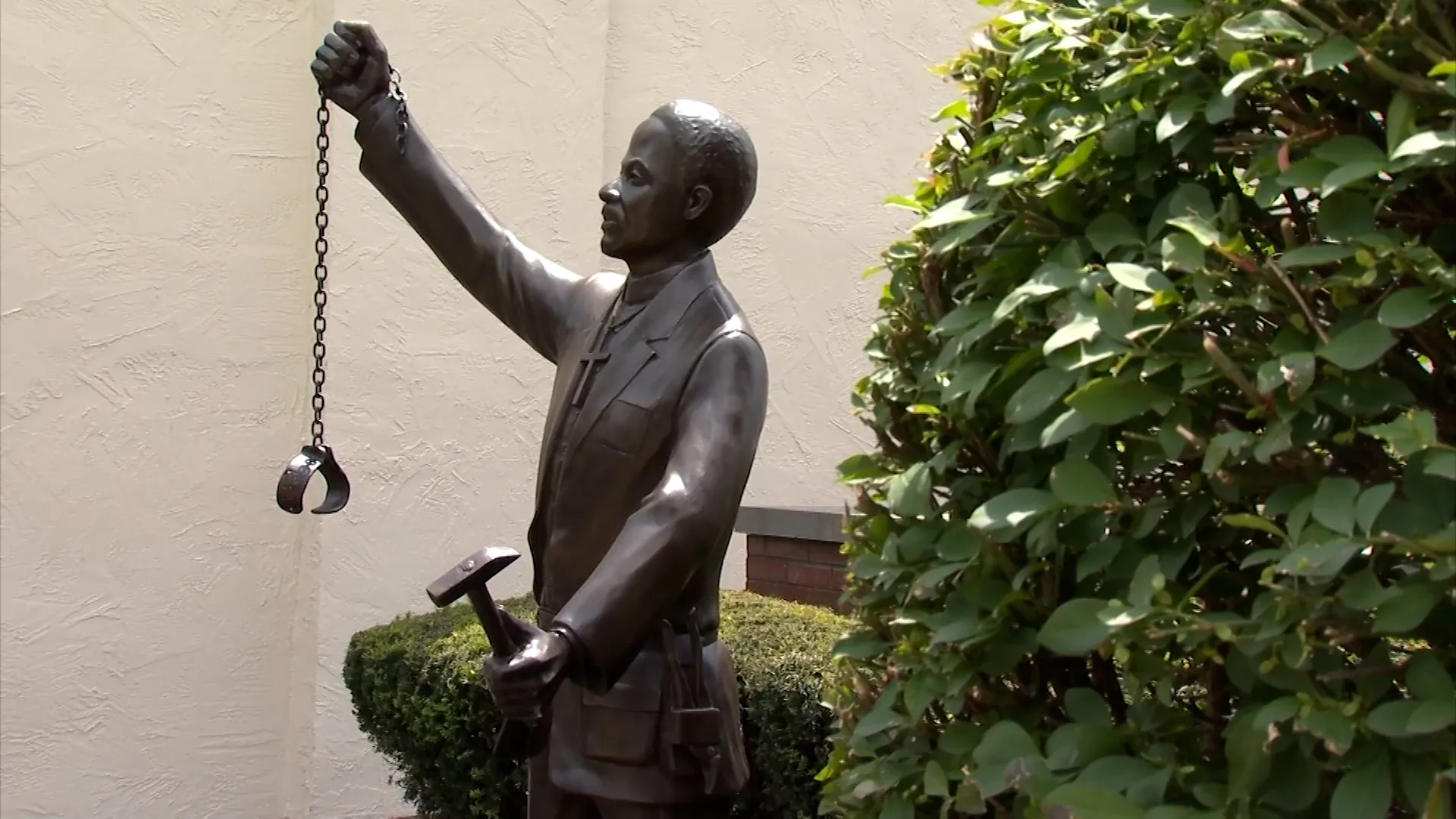 Lancaster, Ohio Unveils Statue Honoring Its First Black Business Owner, Scipio Smith.