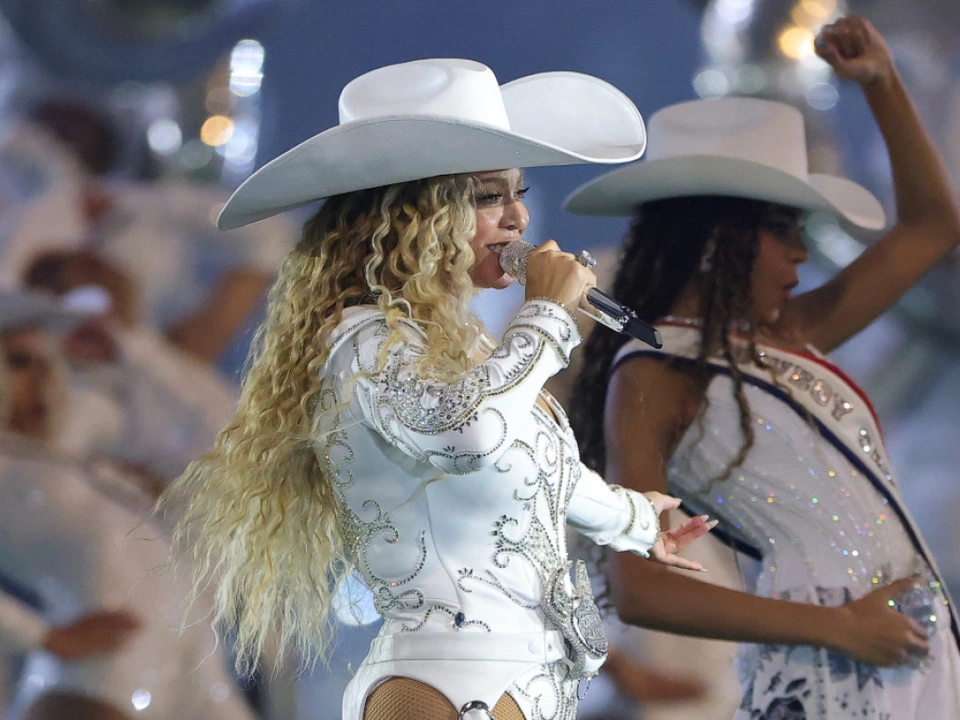 Beyoncé Honors Paul McCartney & Fans at Final London Cowboy Carter Tour Stop.