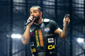 Drake Lets Fans Sing The Chorus During His UK Tour Performances.