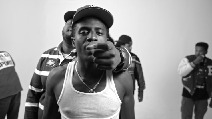 AROLD Releases New Single and Visual “SUMTHIN’” Featuring Clyde Black and Notebook P.